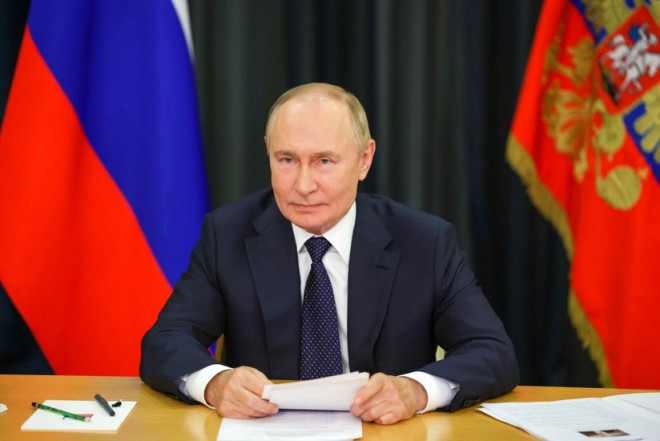 Putin Baş nazirin müavinini vəzifədən azad etdi 