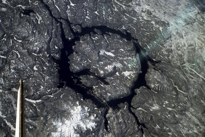 390 milyon illik meteorit krateri aşkarlanıb 