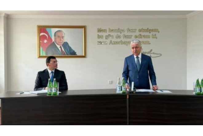 Qaradağ Rayon İcra Hakimiyyətinin başçısı kollektivə təqdim olundu - FOTO