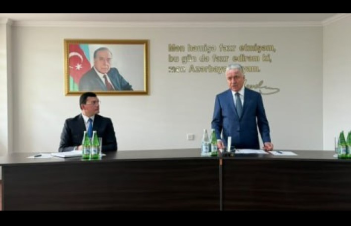 Qaradağ Rayon İcra Hakimiyyətinin başçısı kollektivə təqdim olundu - FOTO
