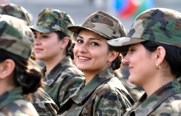 Azərbaycanda qadın hərbçilərlə bağlı yeni qərar: Müddət kəskin azaldıldı