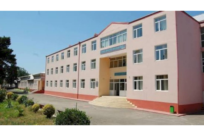 Məktəbdə müəllimlərin davası araşdırılır 