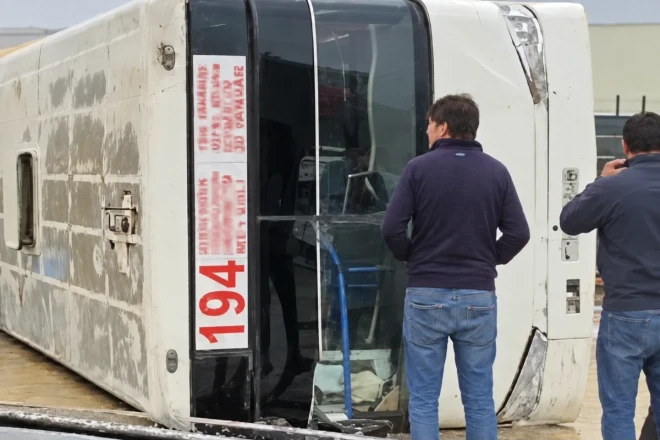 Sədərəkdə sərnişin avtobusu aşıb - Yaralılar var