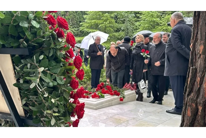 İlyas Əfəndiyevin məzarı ziyarət olunub - FOTOLAR 