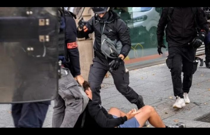 Gərginlik PİK HƏDDƏ: Polis şagirdi GÜLLƏLƏDİ