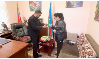 Milli Qəhrəman İbad Hüseynov aktrisaya qızıl sep bağışladı 