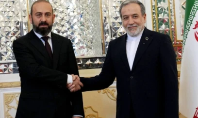 Ararat Mirzoyan İran XİN rəhbəri Abbas Arakçi ilə  görüşüb 