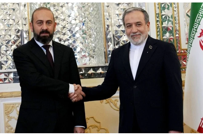 Ararat Mirzoyan İran XİN rəhbəri Abbas Arakçi ilə  görüşüb 