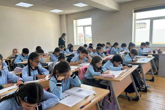 Məktəblərdə müəllimlərə də vahid forma tətbiq ediləcək – təhsildə nəyi dəyişə bilər?