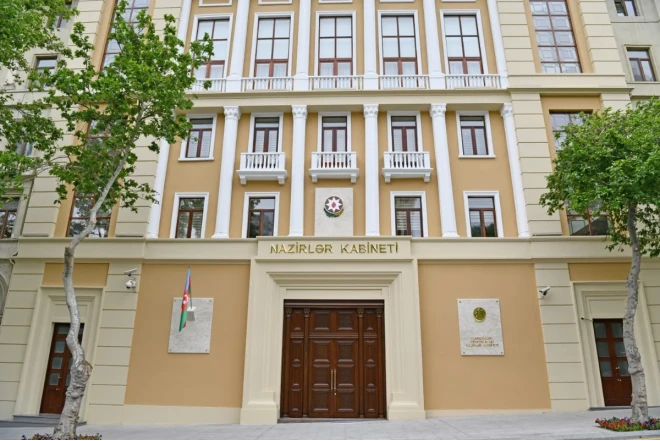 Dövlət ümumi təhsil müəssisələrində geyimlə bağlı tələblər açıqlanıb 