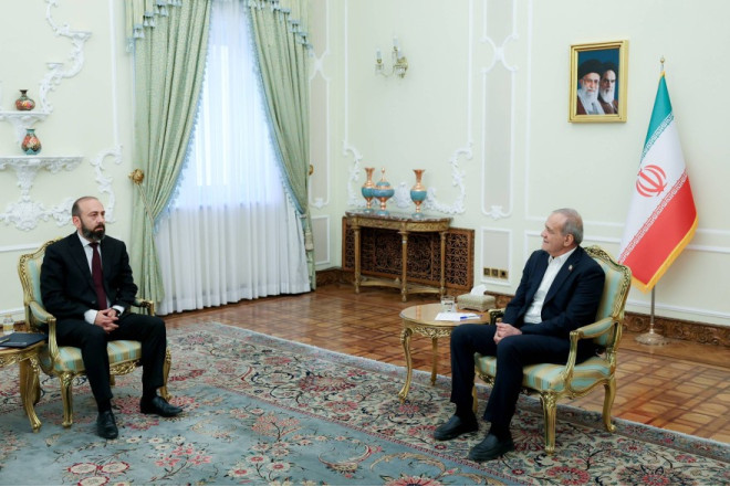 Pezeşkian Mirzoyanı qəbul edib müzakirələr aparılıb