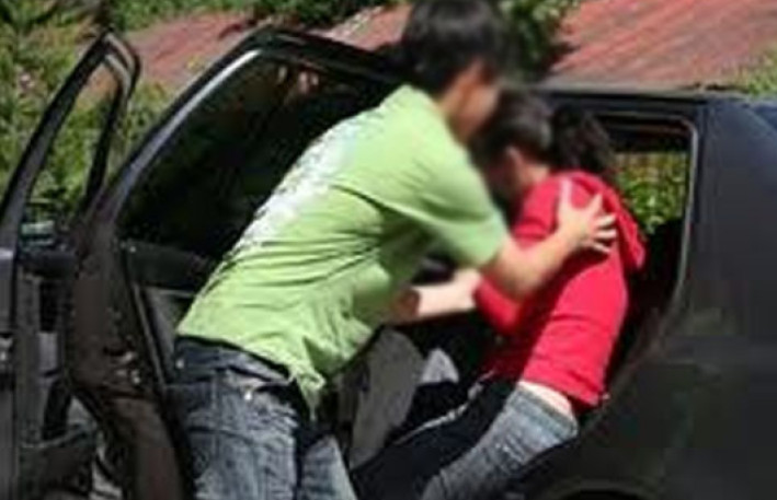 17 yaşlı oğlan 14 yaşlı qızı qaçırdı 