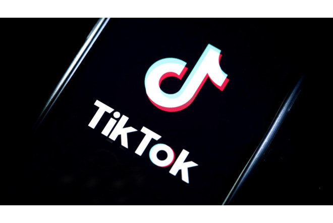 Dərs zamanı gözlənilməz an: Şagird TikTok-da canlı açdı – VİDEO