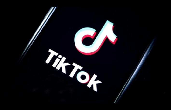 Dərs zamanı gözlənilməz an: Şagird TikTok-da canlı açdı – VİDEO