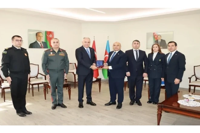 Türk generala hərbi əməkdaşlıq medalı təqdim olundu 