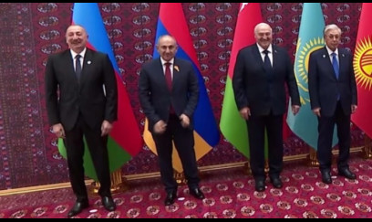 Lukaşenko Paşinyanı Əliyevə göstərib zarafat etdi: Bizdən qaça bilməz!