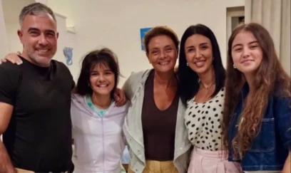 İlk dəfə bacısı və qardaşı ilə foto paylaşdı 