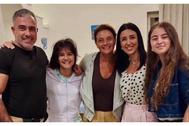 İlk dəfə bacısı və qardaşı ilə foto paylaşdı 
