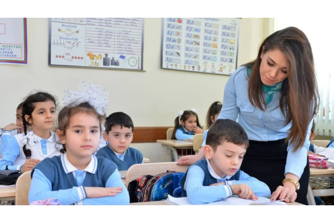 Məktəblərdə geyim qaydaları ilə bağlı bəyanat: "Vətəndaşlarımızı təxribatlara uymamağa dəvət edirik"