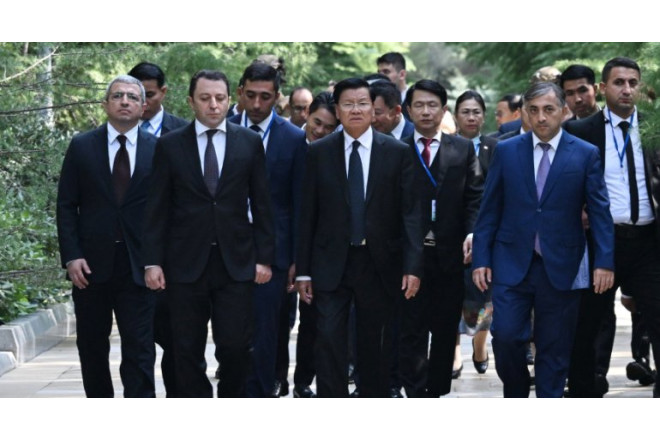 Laos Prezidenti Fəxri xiyabanı ziyarət edib