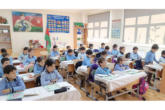 Etibar Əliyevdən məktəblərlə bağlı mesaj: “Məktəb nəzarətdən kənarda qala bilməz”
