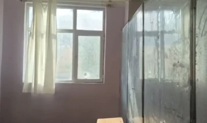 Məktəbə daş atdılar, şagirdlər xəsarət aldı