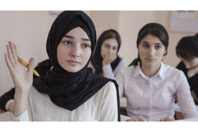 Hicab müzakirələri səngiyəcək? – Jurnalistdən açıqlama
