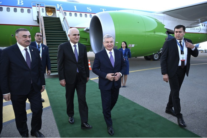 Şavkat Mirziyoyev Bakıya gəlib 