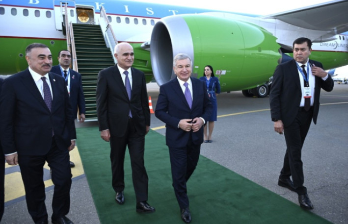 Şavkat Mirziyoyev Bakıya gəlib 