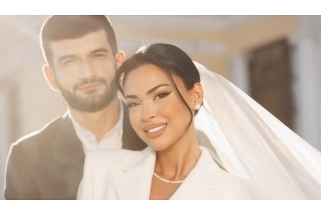 Razi qalmaqalla boşandığı ərinin fotosunu paylaşdı 