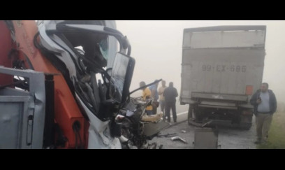 Kürdəmirdə yük maşını “Mercedes”ə çırpıldı - Ölən var - Video 