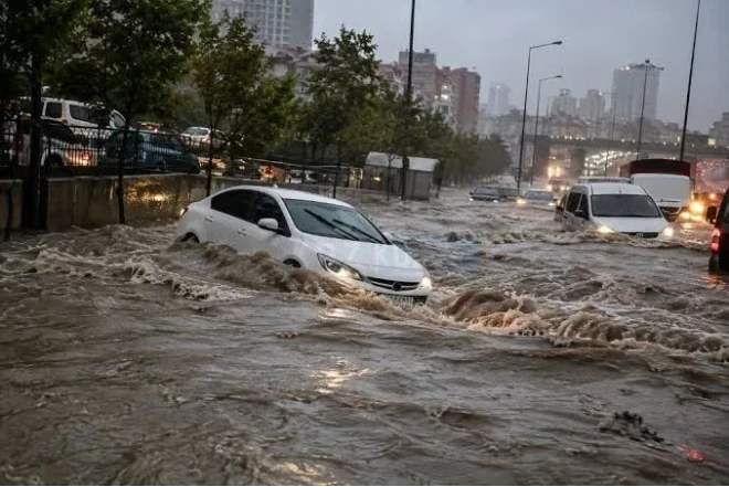 İstanbulda seldə ölənlərin sayı 5 nəfərə çatıb 