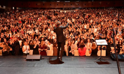 Ferhat Göçer Eyyub Hüseynzadənin təşkil etdiyi konsertdə “Ey, Əziz Anam, Azərbaycan”ı oxudu – VIDEO