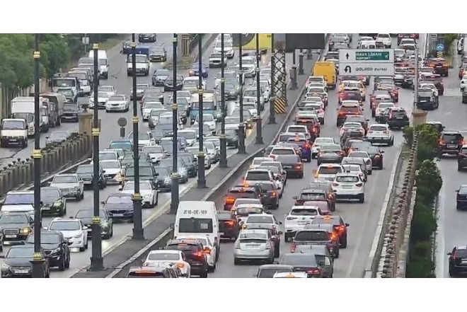Bakıda dərs saatının dəyişdirilməsi tıxaca çarə ola bilər? - VIDEO