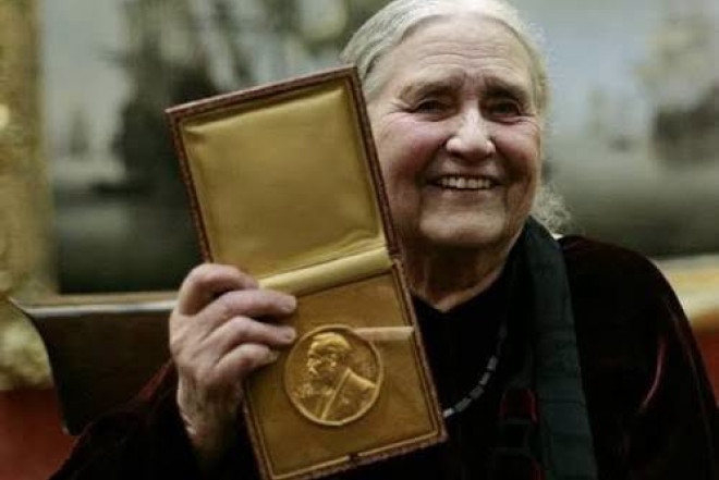 Kitabxanadan Nobelə uzanan yol: İki yazıçının həyatını dəyişən kitab sevgisi