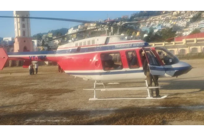 Hindistanda göyərtəsində 6 sərnişinin olduğu helikopter məcburi eniş edib 