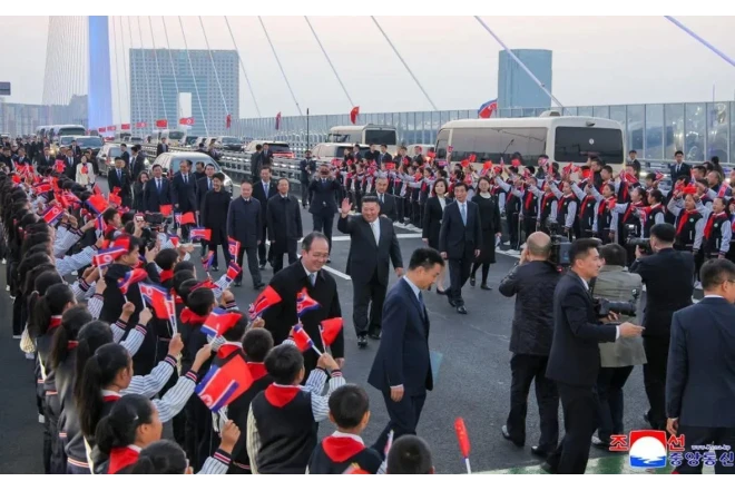 Kim Çen In Çindən Şimali Koreyaya yeni körpü ilə qayıtdı 