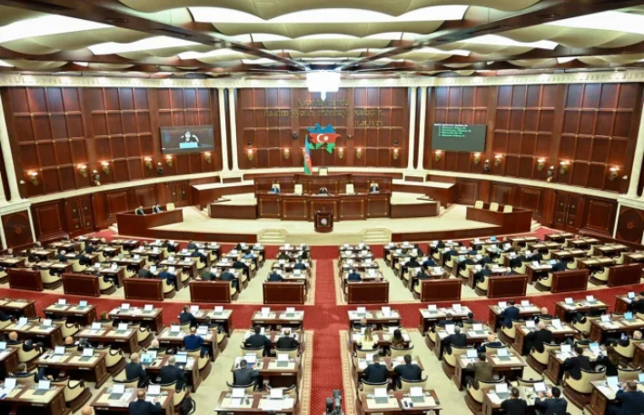Milli Məclisin iclası başladı 