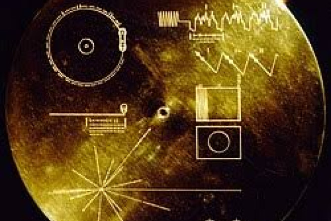 Kosmosa göndərilən qızıl diskdə nə var? Bəşəriyyət yadplanetlilərə mesaj göndərib