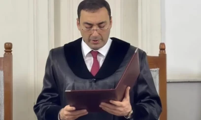 Ölkədən qaçan gömrük məmuru ilk məhkəmədən ev dustaqlığına buraxıldı 