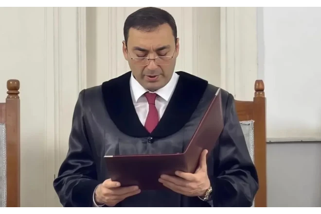 Ölkədən qaçan gömrük məmuru ilk məhkəmədən ev dustaqlığına buraxıldı 
