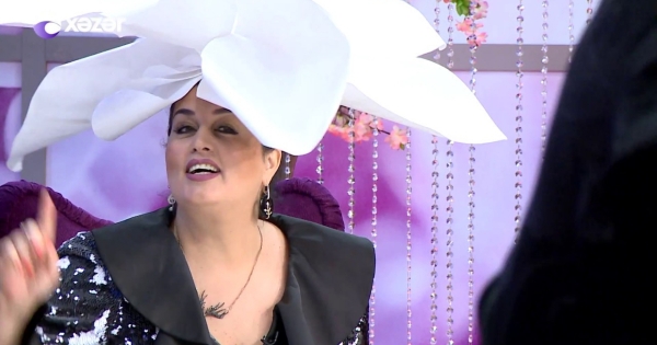 Elza Seyidcahanın yeni şeiri: “Soxa-soxa xiyar soxun,banan soxun” 